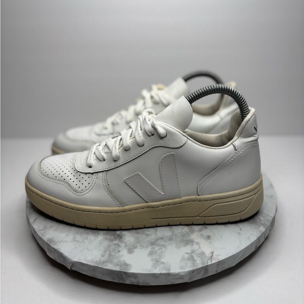 Size 7 - Veja V-10 Leather White - VX0201270A